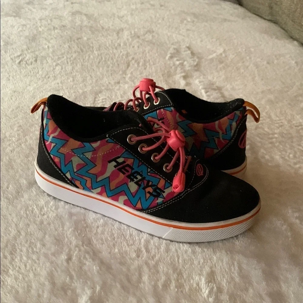 Gently Loved Heelys Kids Zigzag Black and Pink Shoes